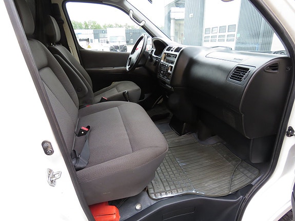 Toyota HiAce 14 of 14