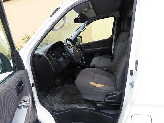 Toyota HiAce 13 of 14