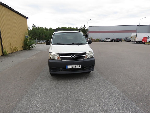 Toyota HiAce 9 of 14