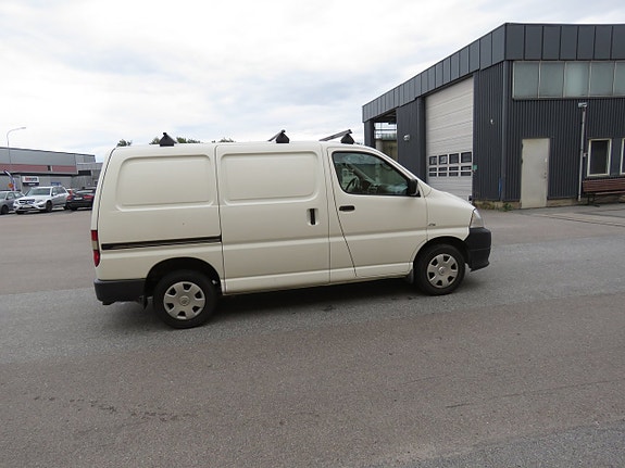 Toyota HiAce 3 of 14