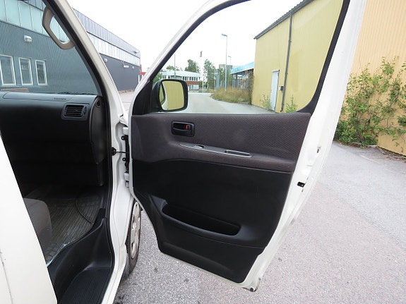 Toyota HiAce 12 of 14
