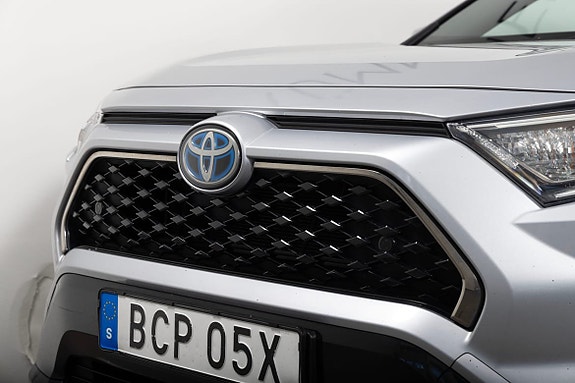 Toyota RAV4 3 of 23