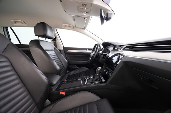 Volkswagen Passat 13 of 22