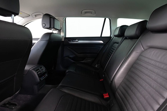 Volkswagen Passat 16 of 22