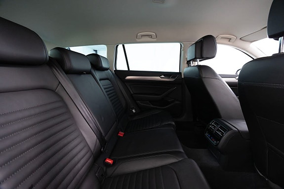 Volkswagen Passat 14 of 22
