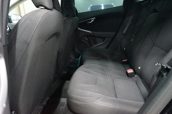 Volvo V40 11 of 15
