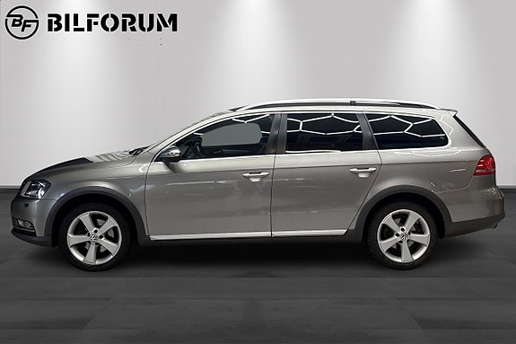Volkswagen Passat Alltrack 2 of 18