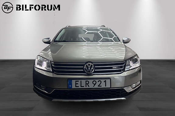 Volkswagen Passat Alltrack 3 of 18