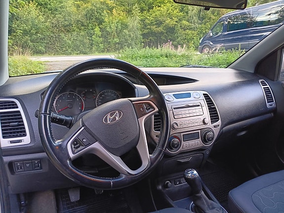 Hyundai i20 10 of 15