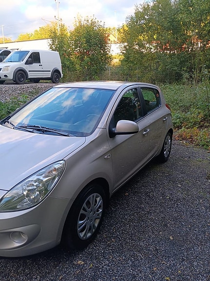 Hyundai i20 3 of 15