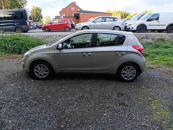 Hyundai i20 5 of 15