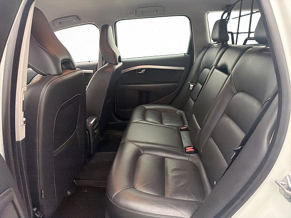 Volvo XC70 13 of 26