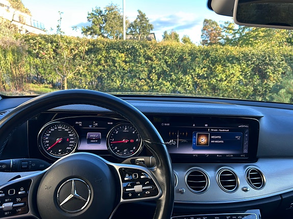 Mercedes-Benz E200 5 of 7