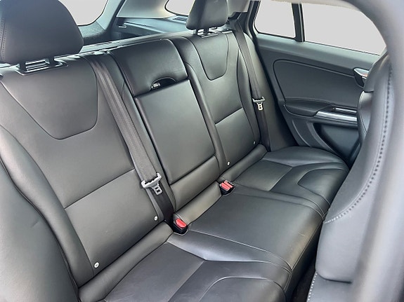 Volvo V60 11 of 16