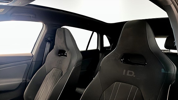 Volkswagen ID.4 8 of 12