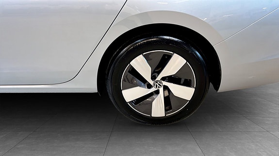 Volkswagen Passat 6 of 22