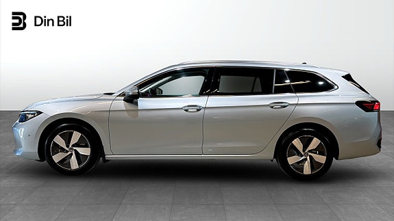 Volkswagen Passat 2 of 22
