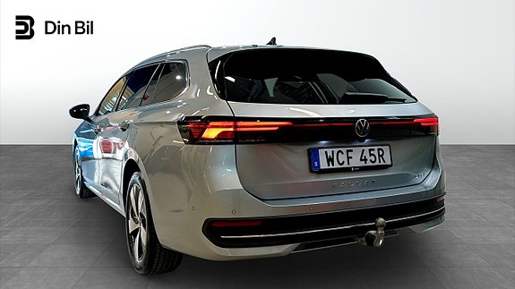 Volkswagen Passat 3 of 22