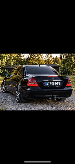 Mercedes-Benz E220 2 of 6