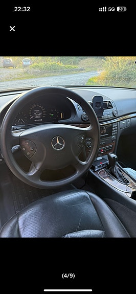 Mercedes-Benz E220 4 of 6