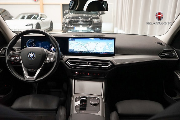 BMW 330e 13 of 27