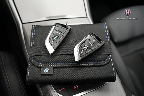 BMW 330e 27 of 27