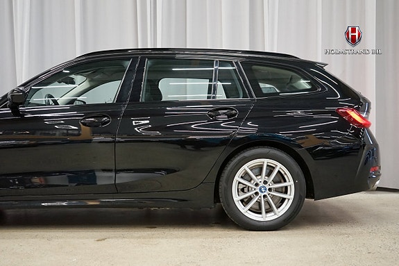 BMW 330e 8 of 27
