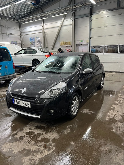 Renault Clio 2 of 10