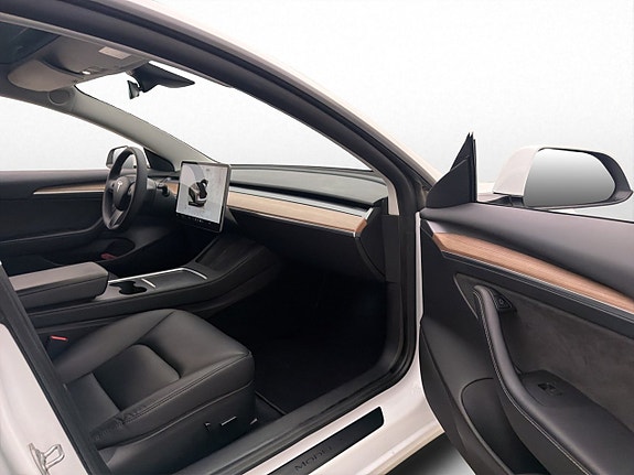 Tesla Model 3 16 of 30