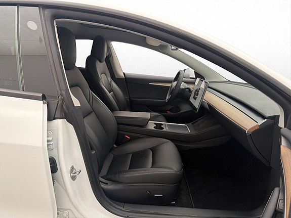 Tesla Model 3 15 of 30