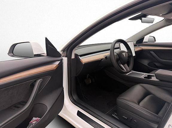 Tesla Model 3 23 of 30