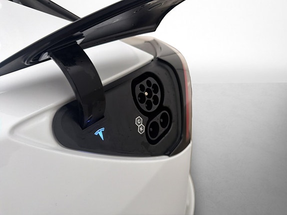 Tesla Model 3 19 of 30