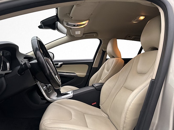 Volvo V60 Cross Country 12 of 30