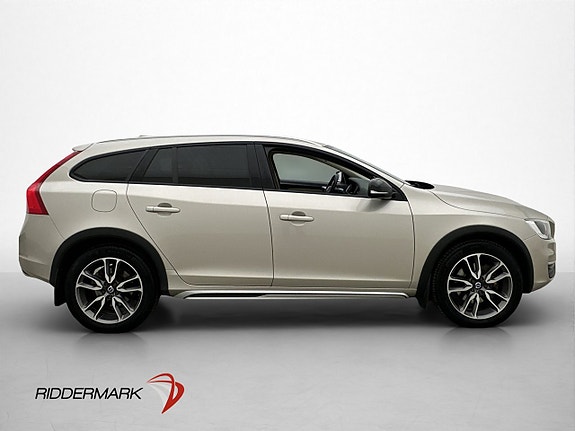 Volvo V60 Cross Country 9 of 30