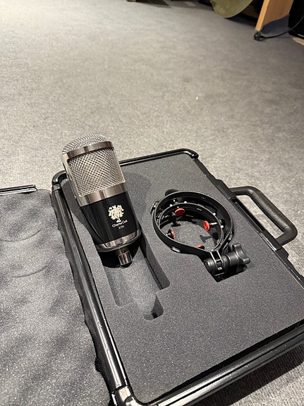 Product image 1 of 3
