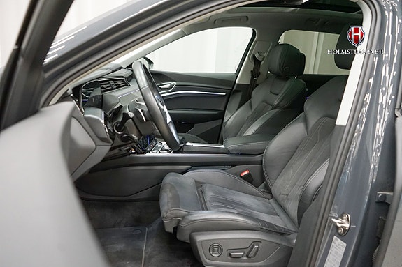 Audi Q8 e-tron 10 of 26