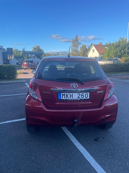 Toyota Yaris 5 of 8