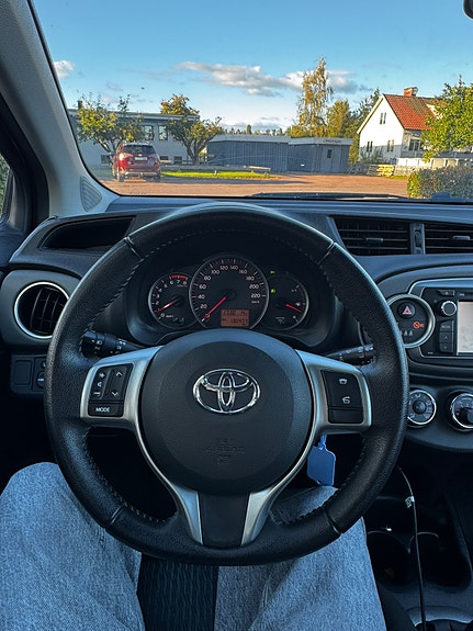 Toyota Yaris 8 of 8