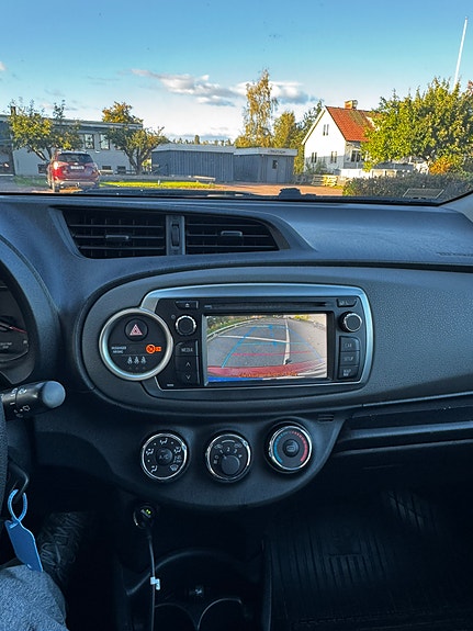 Toyota Yaris 6 of 8
