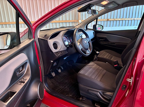 Toyota Yaris 8 of 11