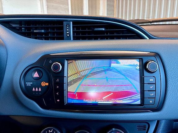 Toyota Yaris 7 of 11