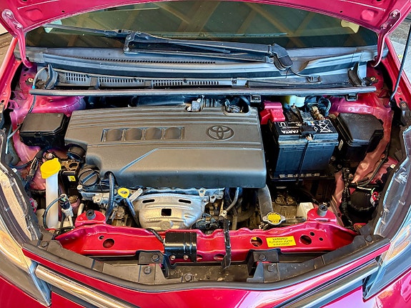 Toyota Yaris 4 of 11