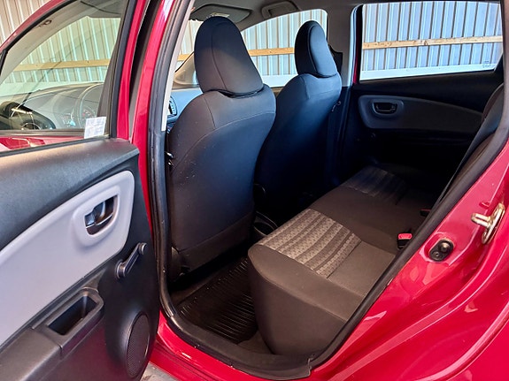 Toyota Yaris 9 of 11