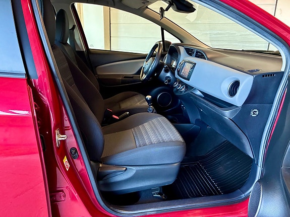 Toyota Yaris 11 of 11