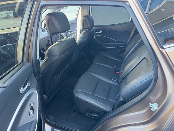Hyundai Santa Fe 16 of 30