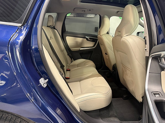Volvo XC60 12 of 27