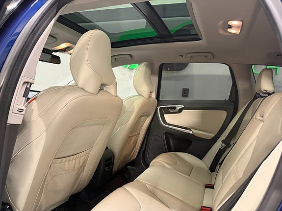 Volvo XC60 15 of 27