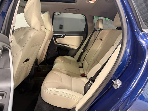 Volvo XC60 13 of 27