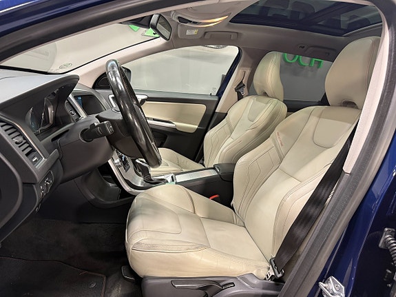 Volvo XC60 10 of 27