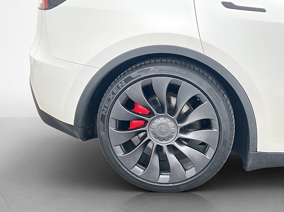 Tesla Model Y 13 of 30